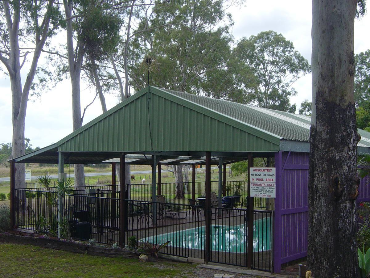 Greenacres Motel / Van Park Benaraby Buitenkant foto